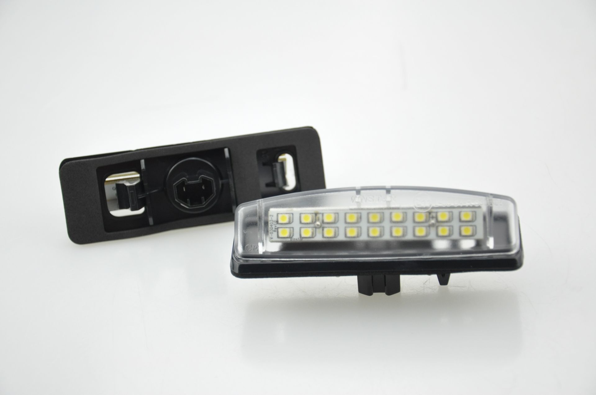 products/833/mitsubishi colt svetla tablice.jpg - LED SIJALICE ZA OSVETLJENJE TABLICE - MITSUBISHI 030403 - Xenon Svetla Beograd